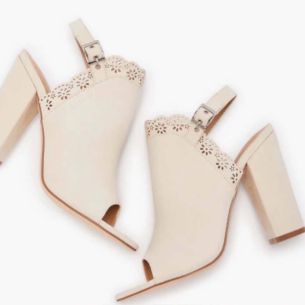 Cream Women's Heeled Sandals size 7.5 NWT
